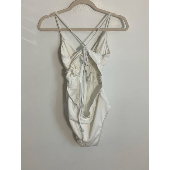 Berlook White Textured Plunge One-Piece Swimsuit NWT size large‎ - Picture 5 of 8
